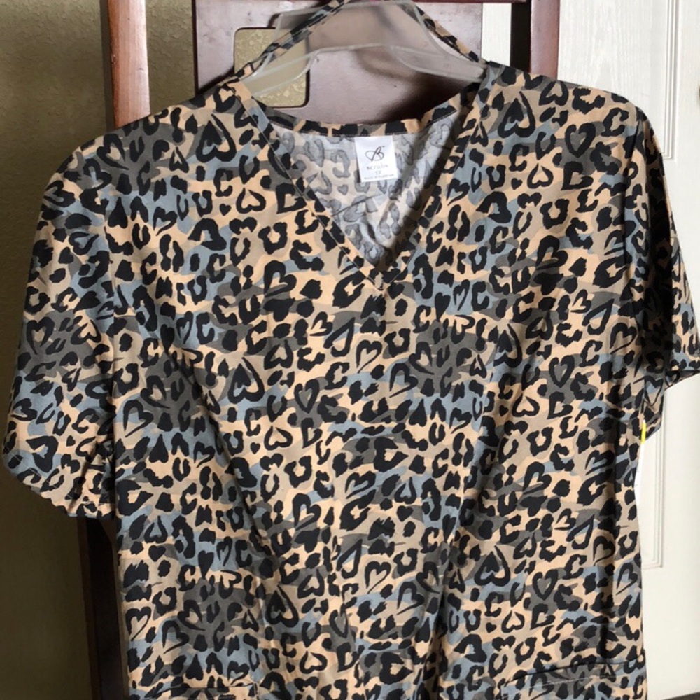 1X cute scrub top. Brand new with tags!